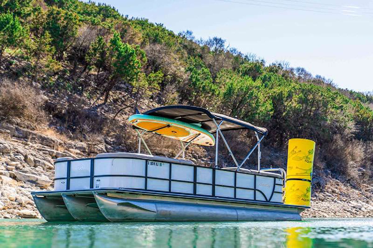 Pontoon party boat on Lake Travis