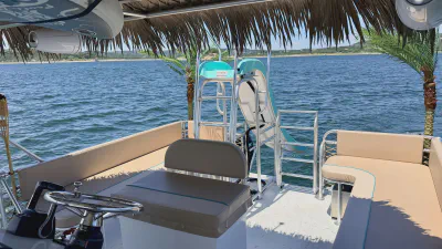 Tiki Vibes Party Boats gallery photo 14