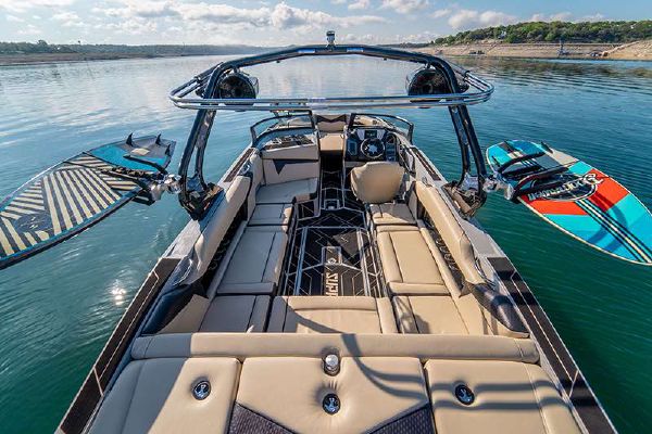 Wakesurf Boats gallery photo 10