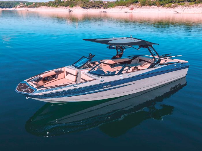 10 Passenger Wakesurf on Lake Travis