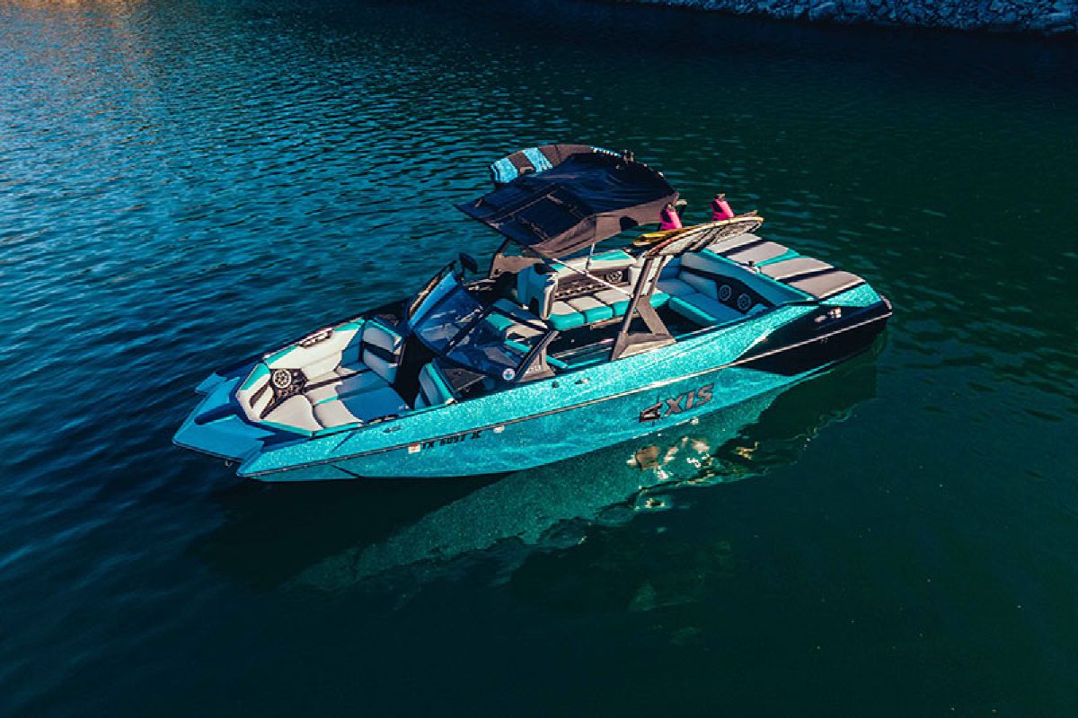 The Best Surf/Wake Boat Rental on Lake Travis